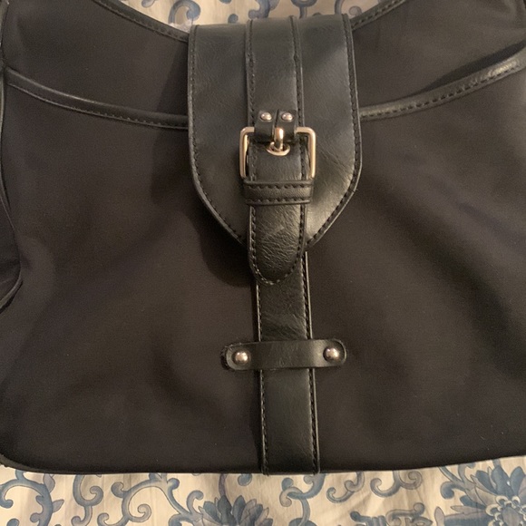 Etienne Aigner hobo with several compartments for organization - Picture 3 of 9